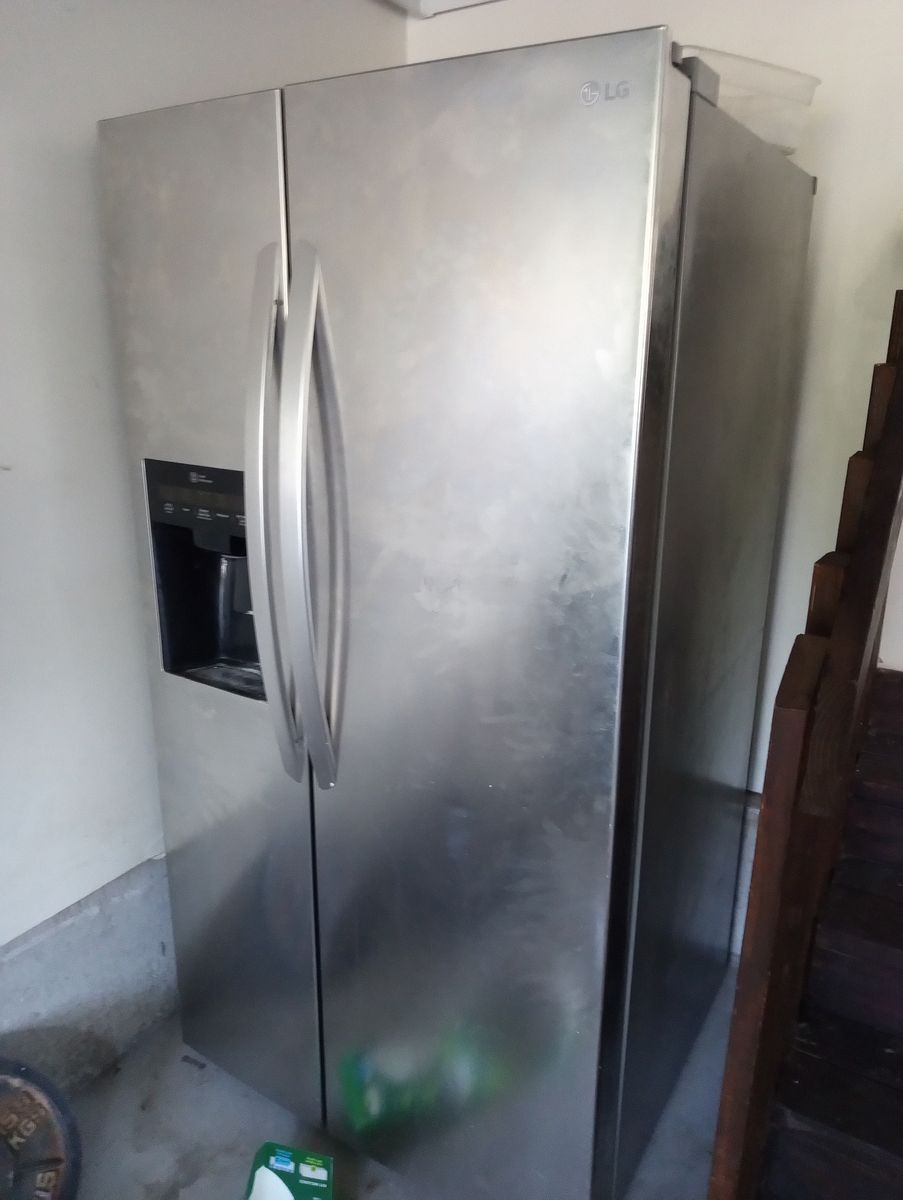 LG 26 Cu Ft Stainless Side-by-Side Refrigerator w/ Ice & Water - Excellent Condition