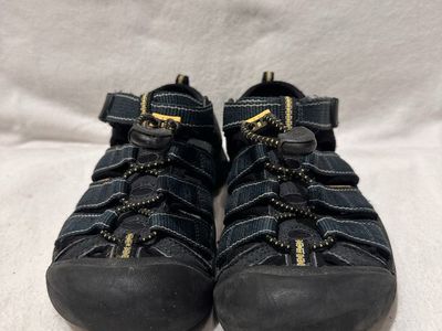 Keen toddler size 13, navy blue waterproof, hiking sandals
