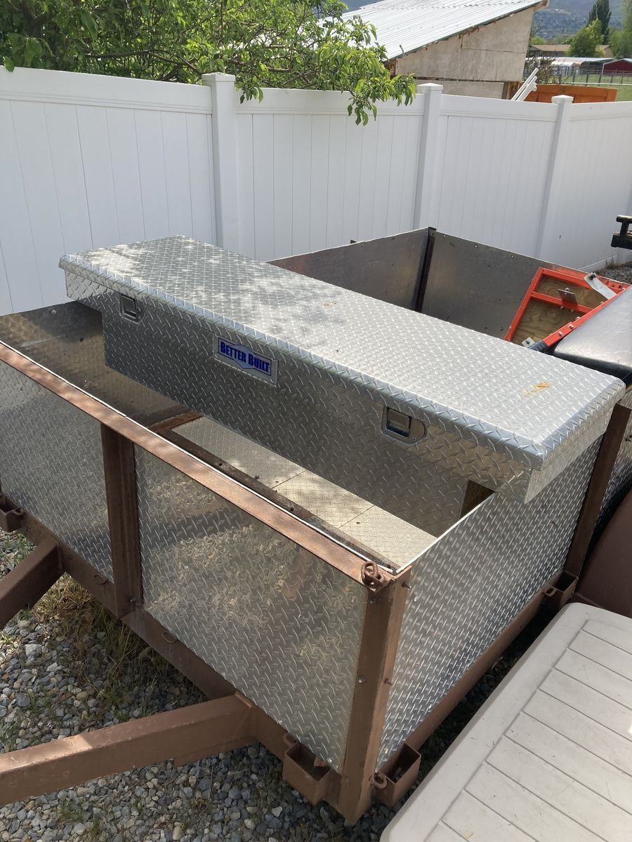 Aluminum truck bed toolbox
