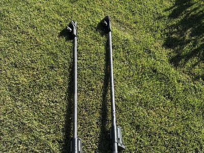 Yakima Roof Rack Crossbars - Good Condition, Complete Set for Car Installation