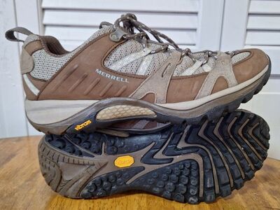 Nice pair of Womens Merrell Siren Hiking shoes 9.5
