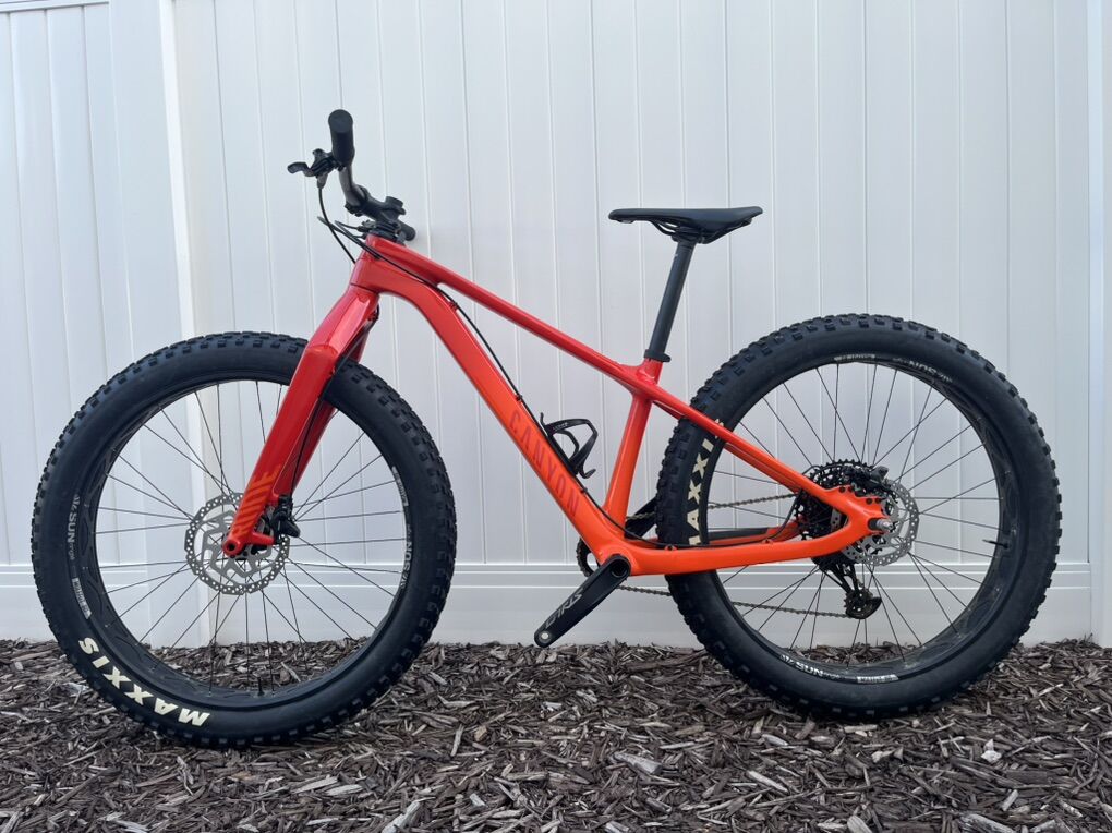 2024 Canyon Dude CF 8 Fatbike