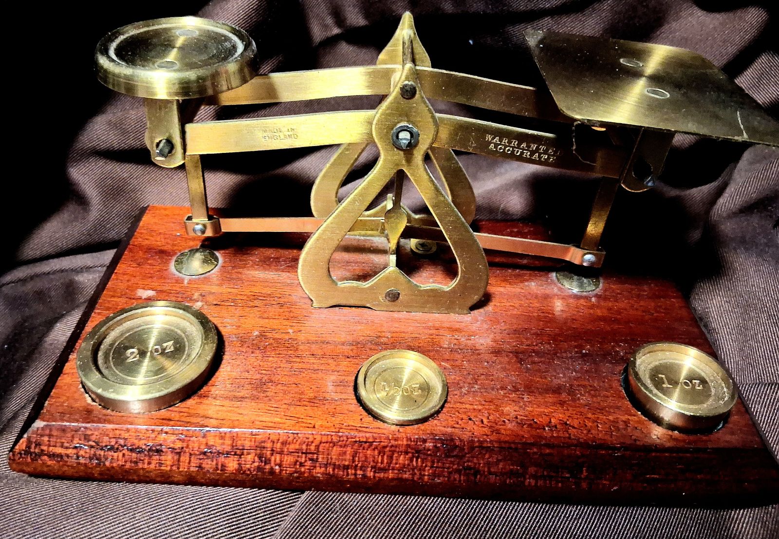 English antique scale with Russian weight set