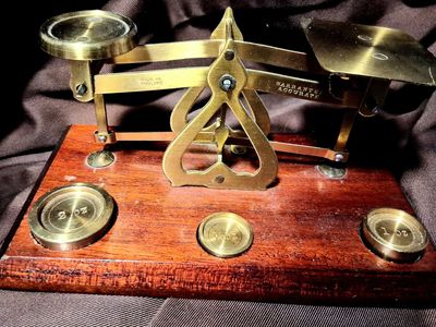English antique scale with Russian weight set