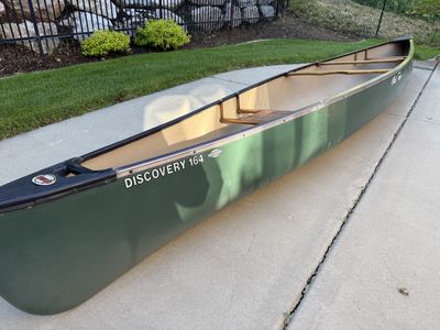 Old Town Discovery 164 Canoe - Great Condition- Wicker Seats
