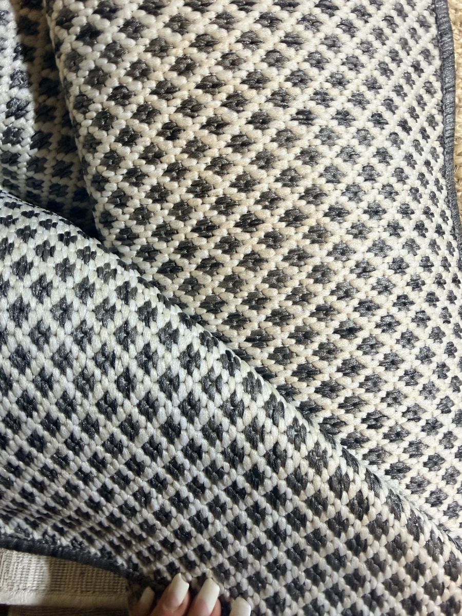 New. 6x9 Gray and White Geometric Patterned Area Rug