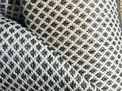 New. 6x9 Gray and White Geometric Patterned Area Rug
