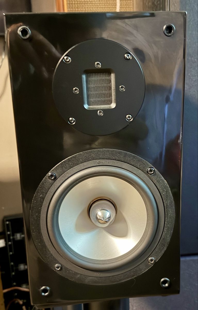 RBH Sound SV-61/R in piano black
