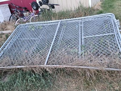 2 dog pens