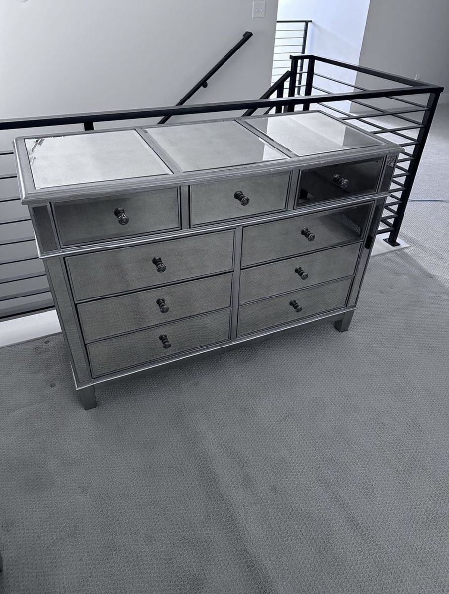 Dresser - Chest of drawers - Mirrored