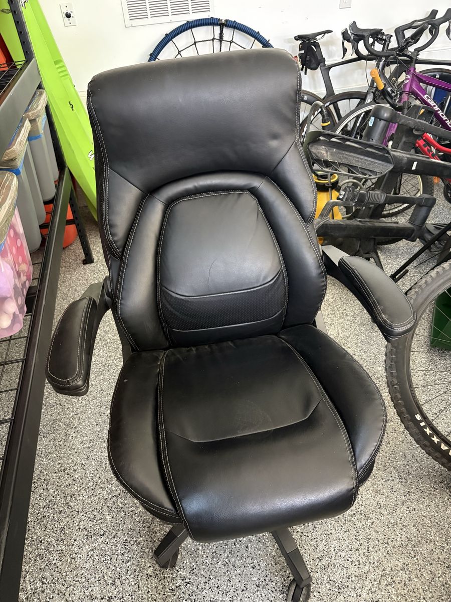 Black Leather Office Chair - Ergonomic Swivel Desk Chair with Armrests