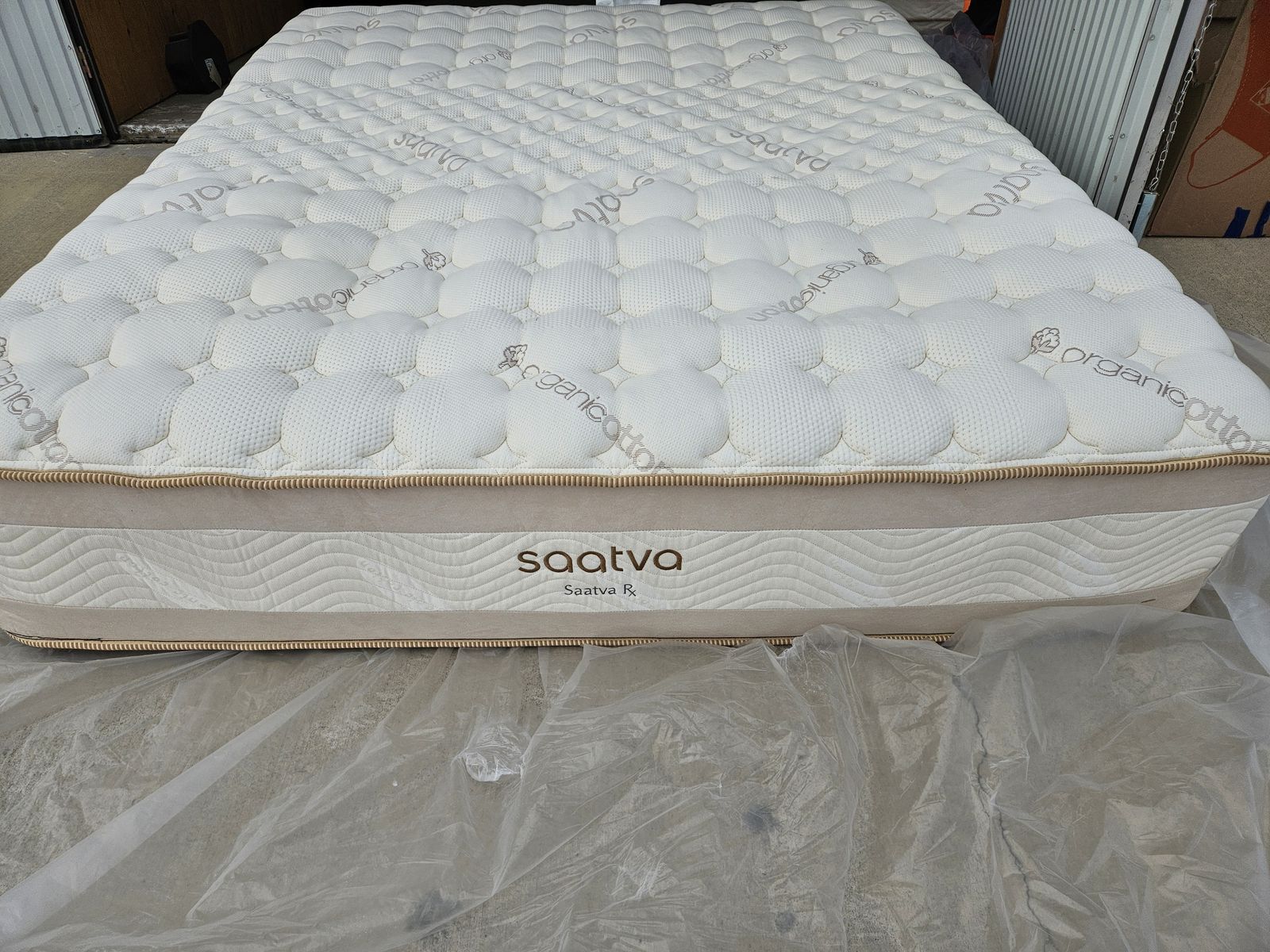 Like New, Cal King Mattress, Saatva RX