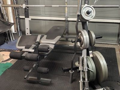 weight bench, 275 pounds of weights