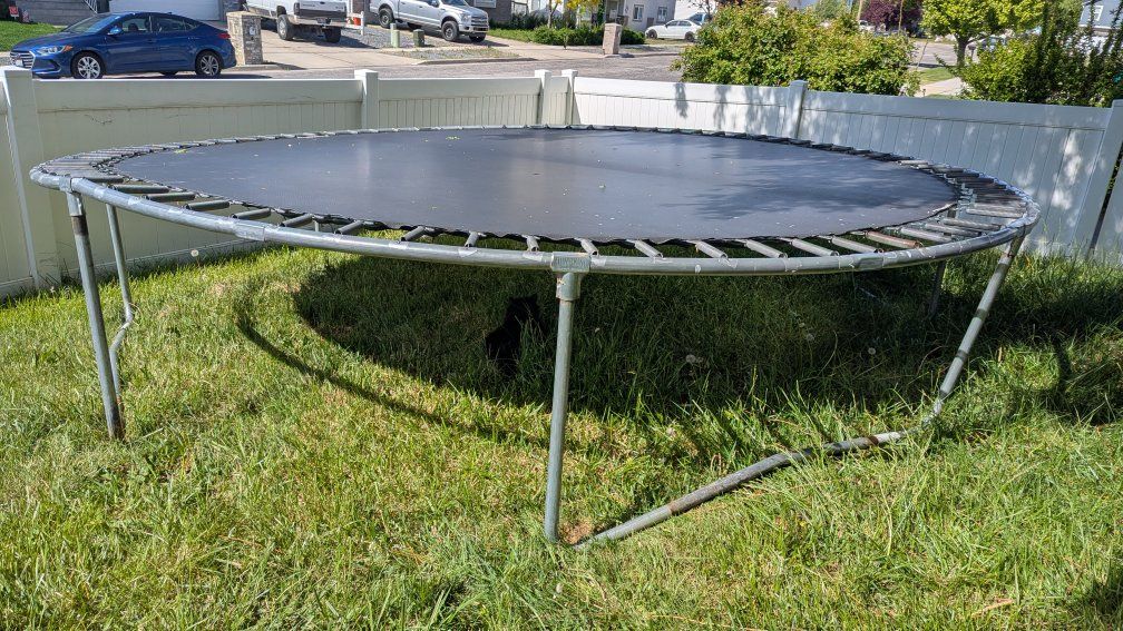 Free 14' JumpKing Trampoline- cracked frame