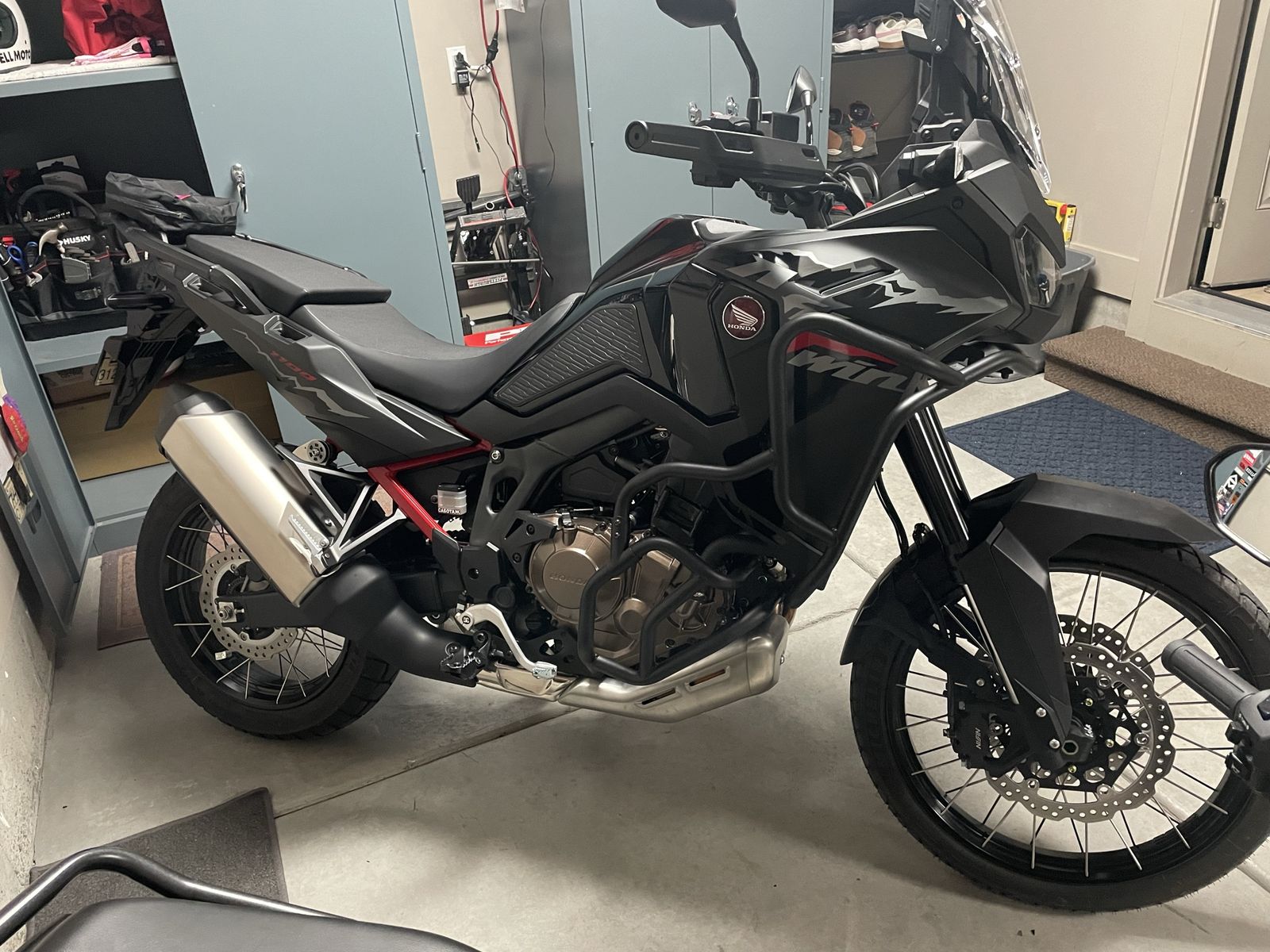 2025 Honda Africa Twin. 570 MILES (NOT DCT)