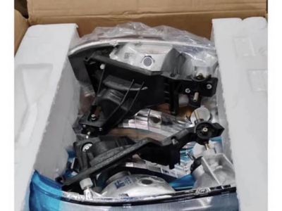Brand New Set Headlights fits 1999-2006 GMC Sierra GMC Yukon Brand New