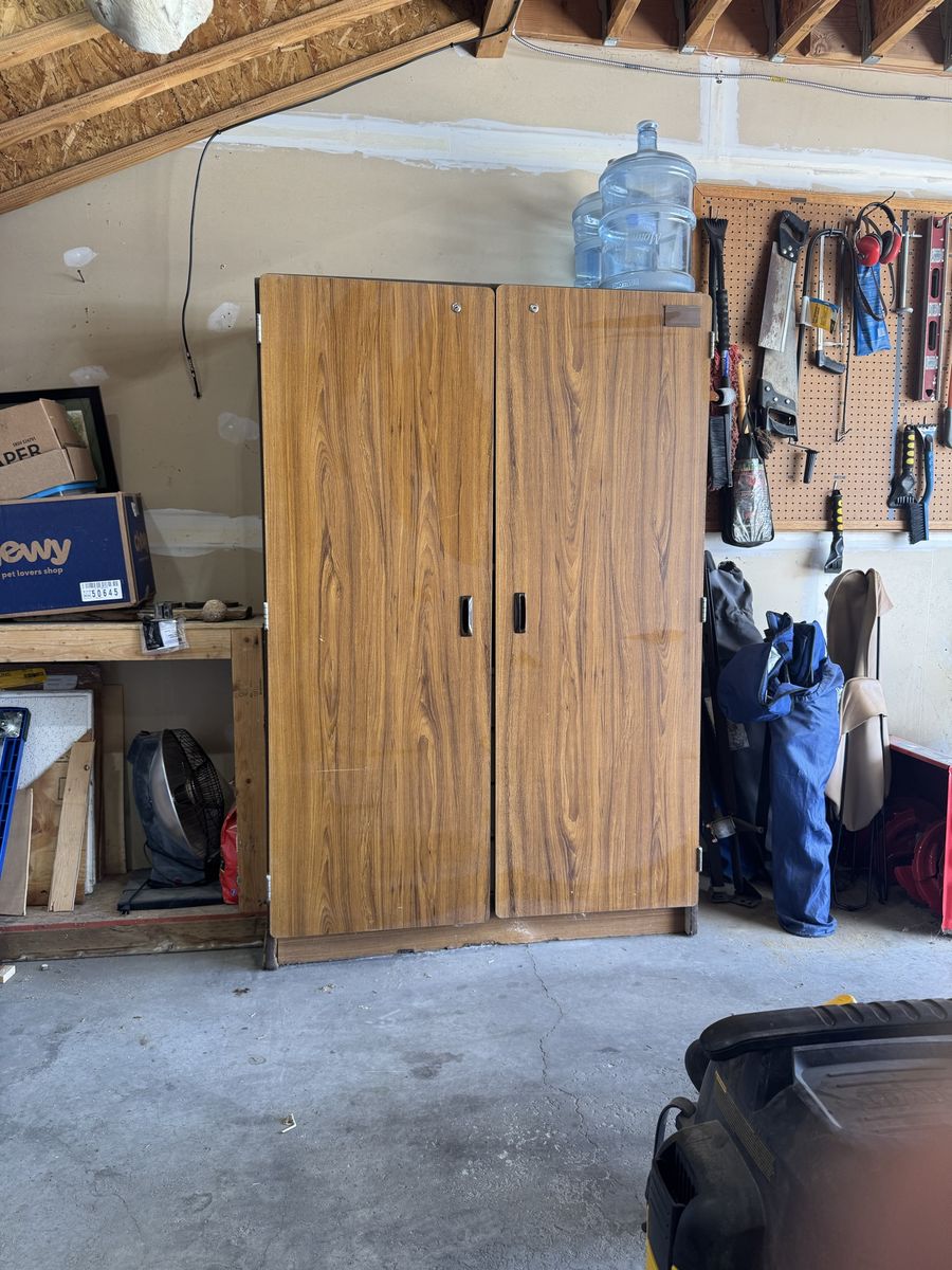 Wardrobe cabinet