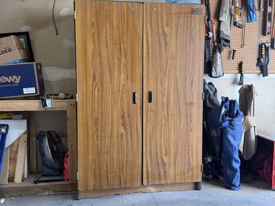 Wardrobe cabinet