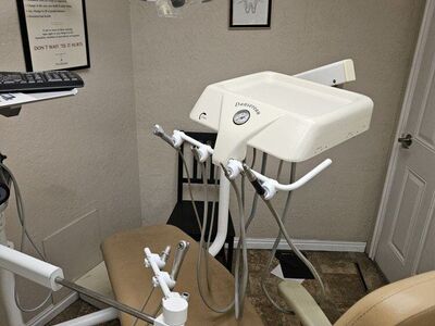 Dansereau Dental Chair with Unit