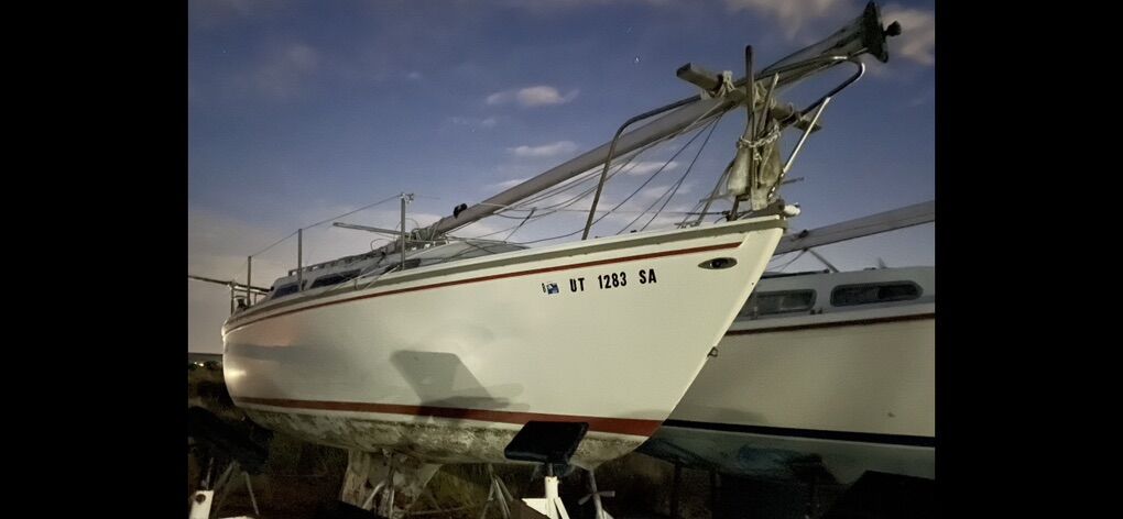 25 Foot Sailing Yacht - Sailboat