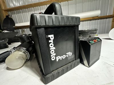 Profoto 7b remote studio 1200w strobe flash