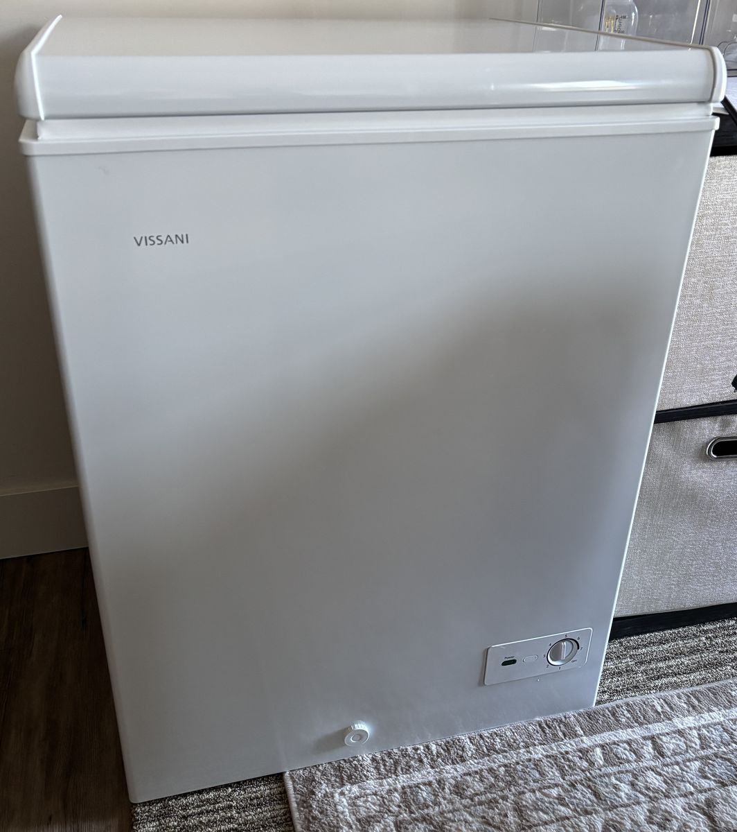 Vissani 5.0 cu. ft. Chest Freezer - NEW