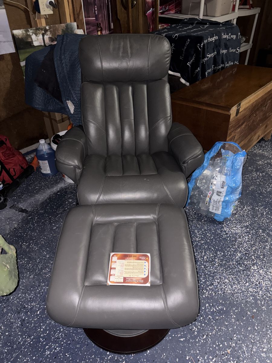 Like New Leather Barcalounfer Recluner