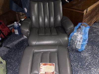 Like New Leather Barcalounfer Recluner