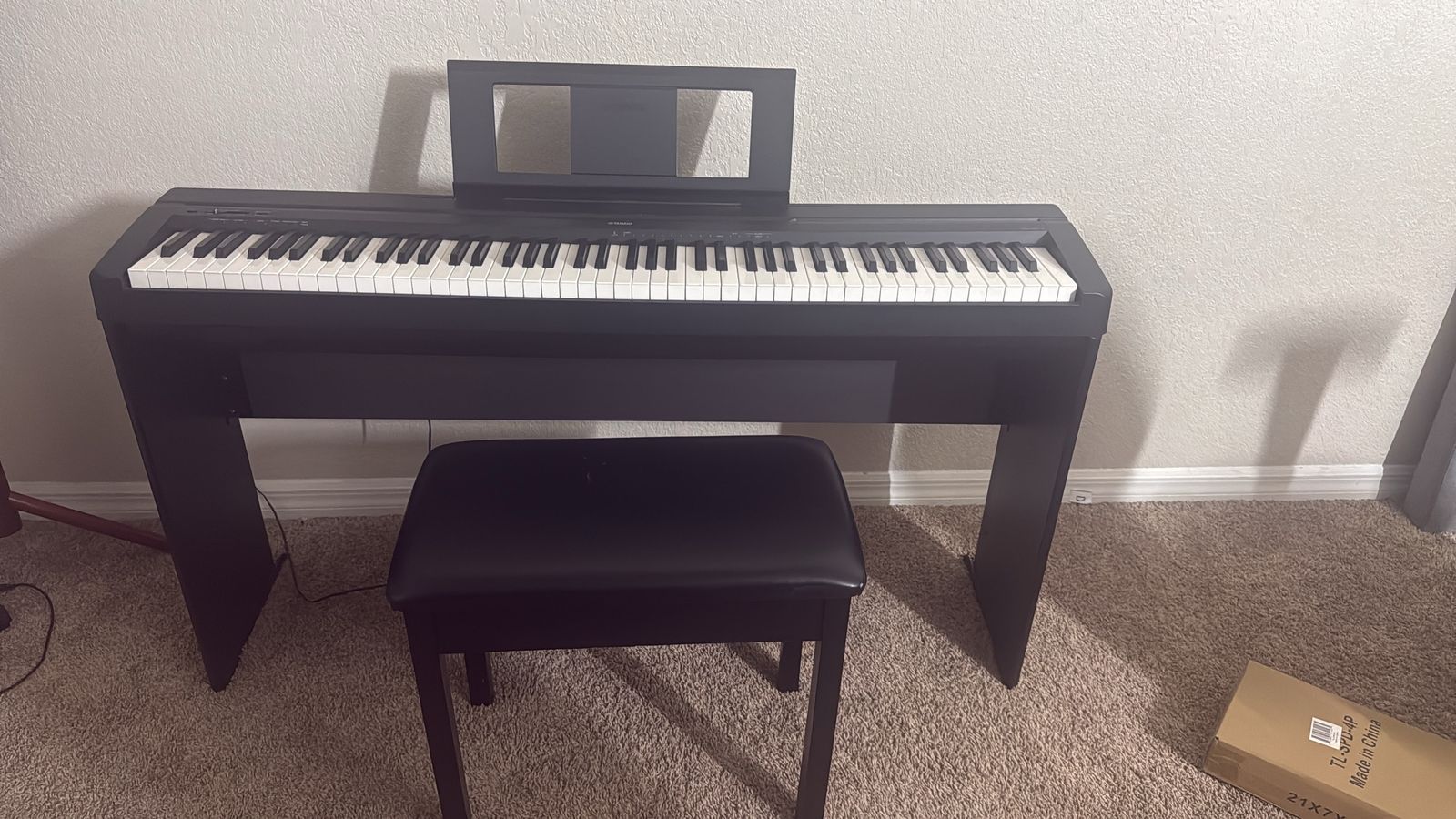 L-85 Yamaha keyboard