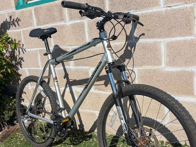 Large Motobecane HT550 hard tails/ hydraulic disc