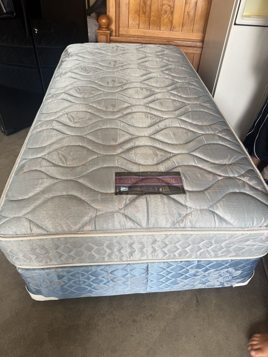 Sealy Spine Control III Twin Mattress and Box Spring and metal frame complete twin bed $80
