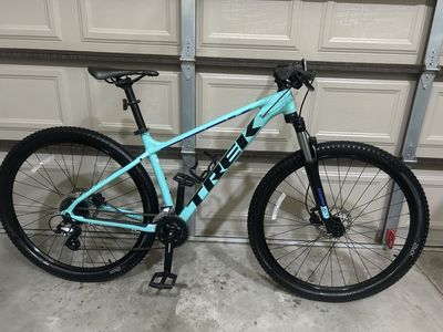 Trek Marlin 6 - Med/Large 29”
