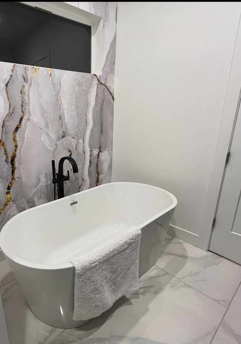 White Acrylic Freestanding Soaking Bathtub 59 Inch