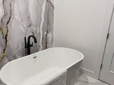 White Acrylic Freestanding Soaking Bathtub 59 Inch