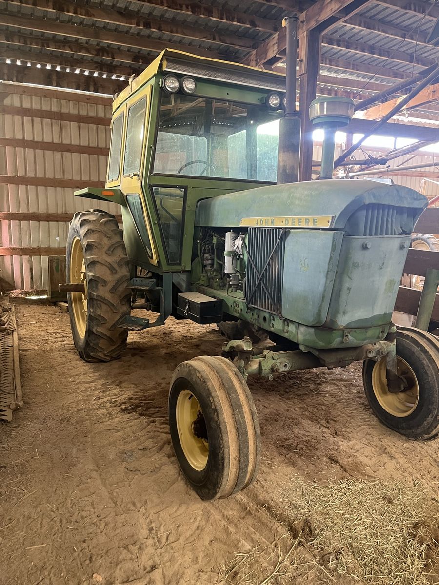 Two John Deere 4020s