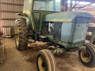 Two John Deere 4020s