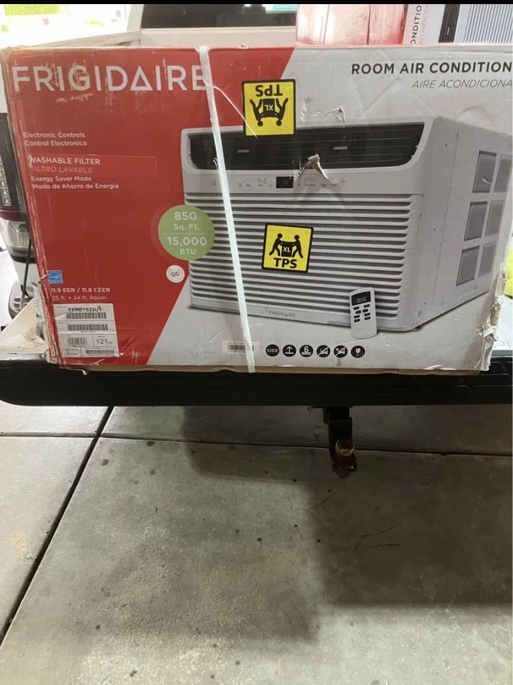 New FRIGIDAIRE window air conditioner