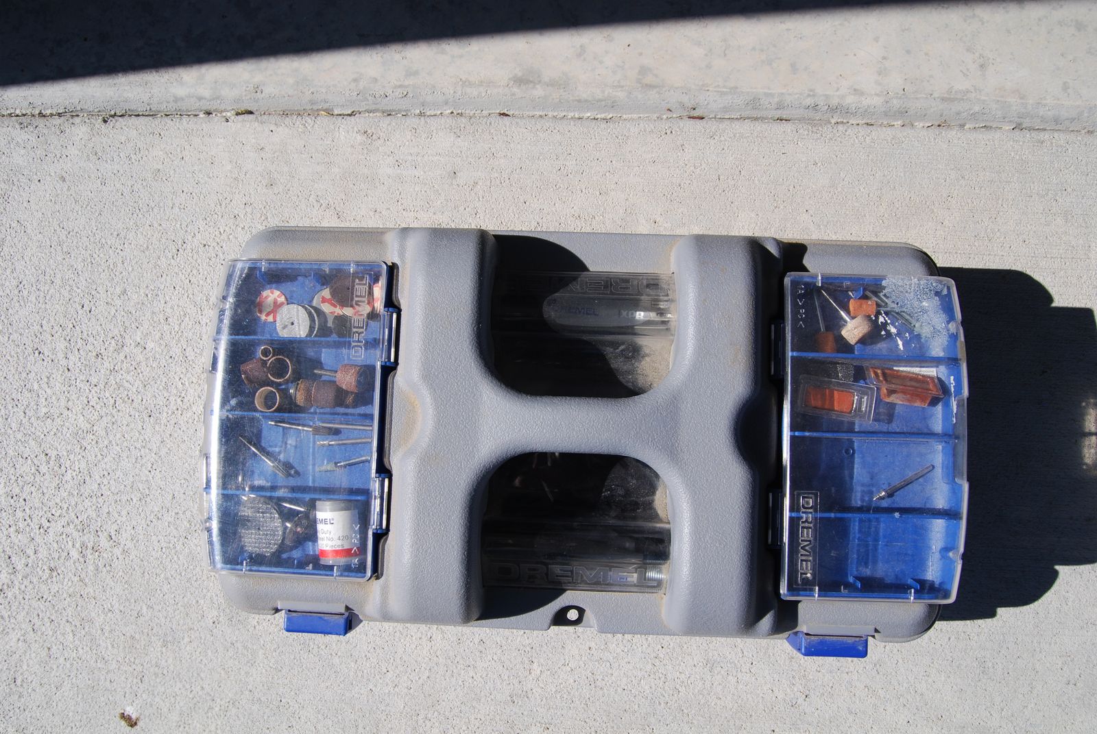 Dremel tool corded type with case, bits and accessories.