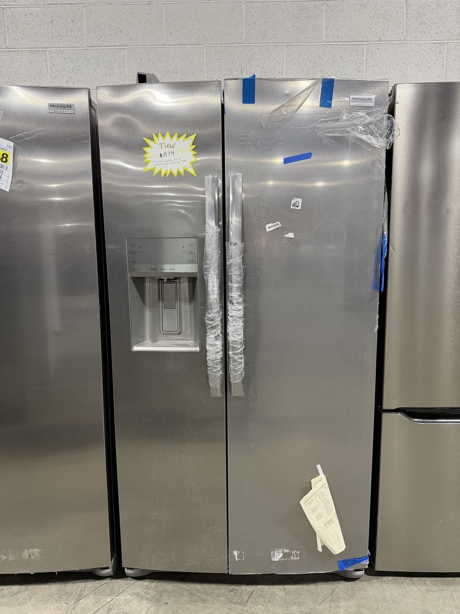 BRAND NEW! BEAUTIFUL FRIGIDAIRE SIDE BY SIDE FRIDGE