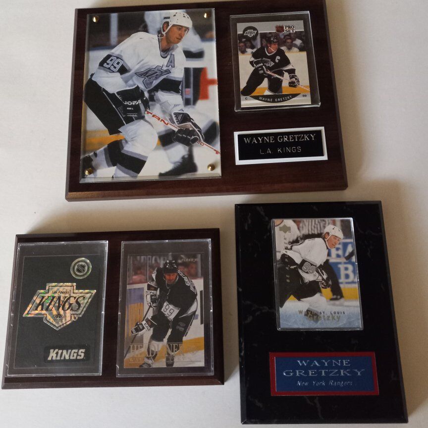 2 SETS OF HOCKEY PLAQUES GRETZKY & BELFOUR