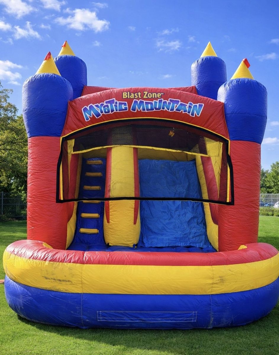 Commercial bounce houses