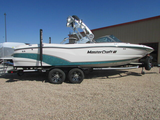 2021 Mastercraft XT25 ( Like New Condtion! Low Hours )