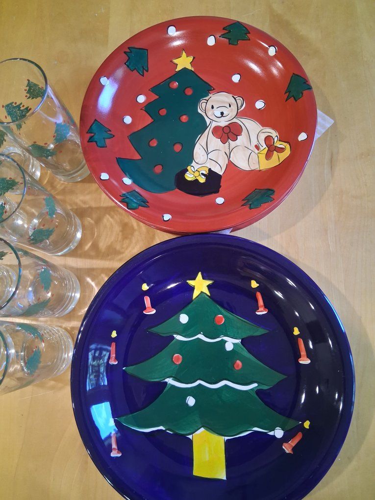 Christmas Holiday Dinnerware Set - Festive Plates and Glassware