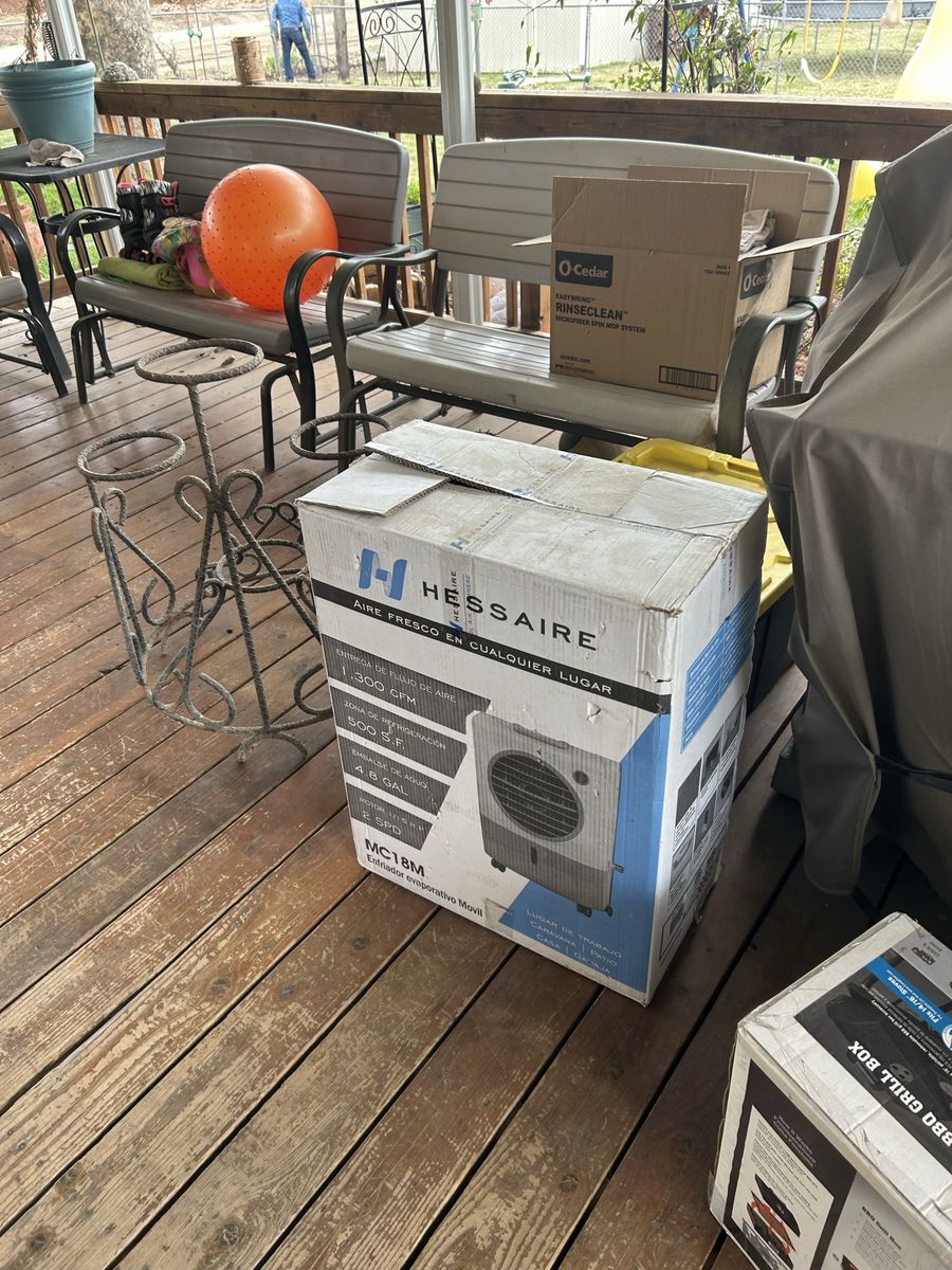 Hessaire MC18M portable swamp cooler New in box