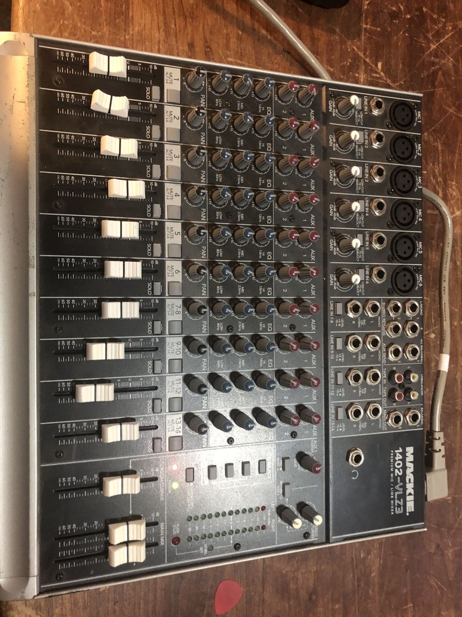 Mackie 1402-VLZ3 14-Channel Mic / Line Mixer