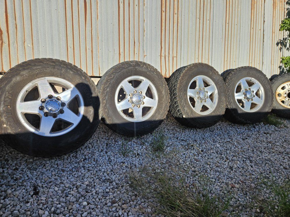 37x12.50R20 LT any gmc or Chevy 8x180 2011 and over 2500 or 3500