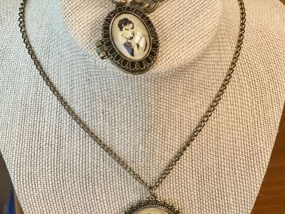 NEW! Vintage Style Audrey Hepburn Cameo Pendant Necklace & Locket Bracelet Jewelry Set - C PIX