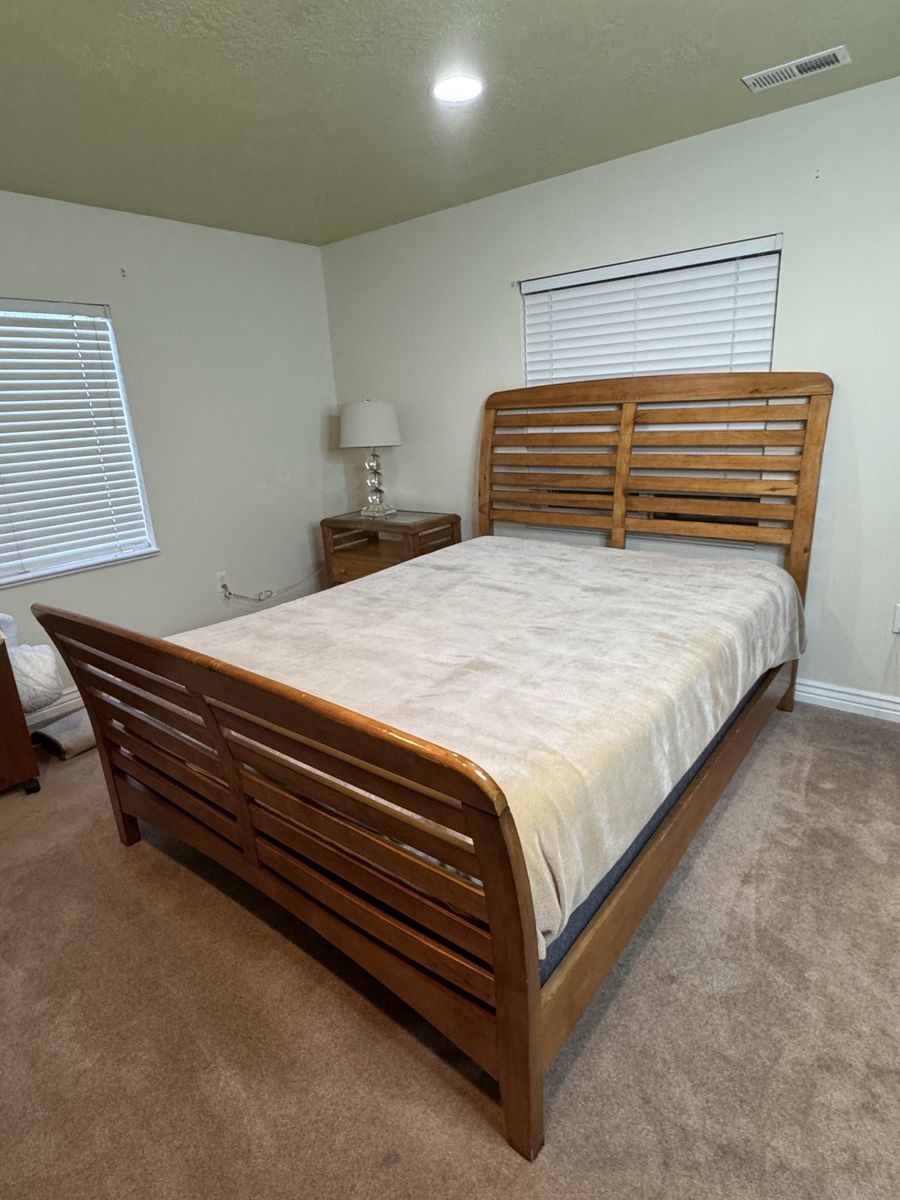 Wooden Slat Headboard Queen Bed Frame with Matching Nightstand 