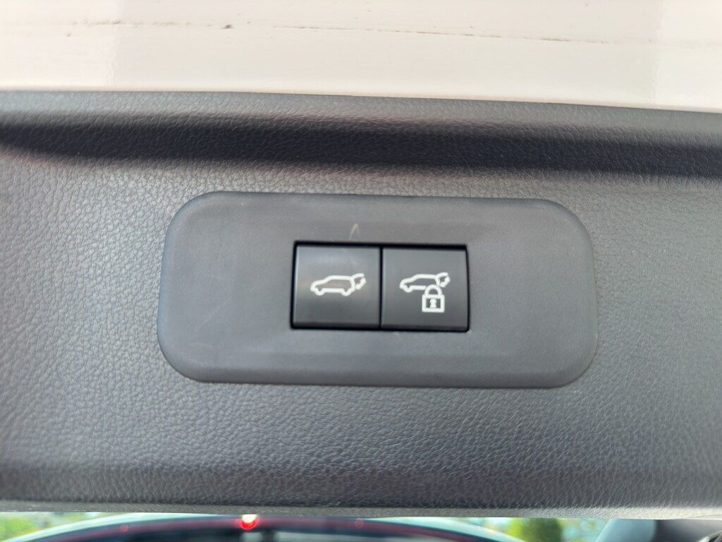Main image 9