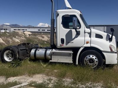 --2013- Freightliner- Class B- single Axle Tractor- DD13- MANUAL FULLER 10 SPD-